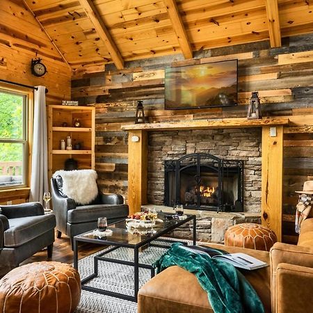 Mountainside - New Luxury Cabin-Fire Table-Hot Tub-3 Pools-Ps5-Bears Gatlinburg Exterior photo