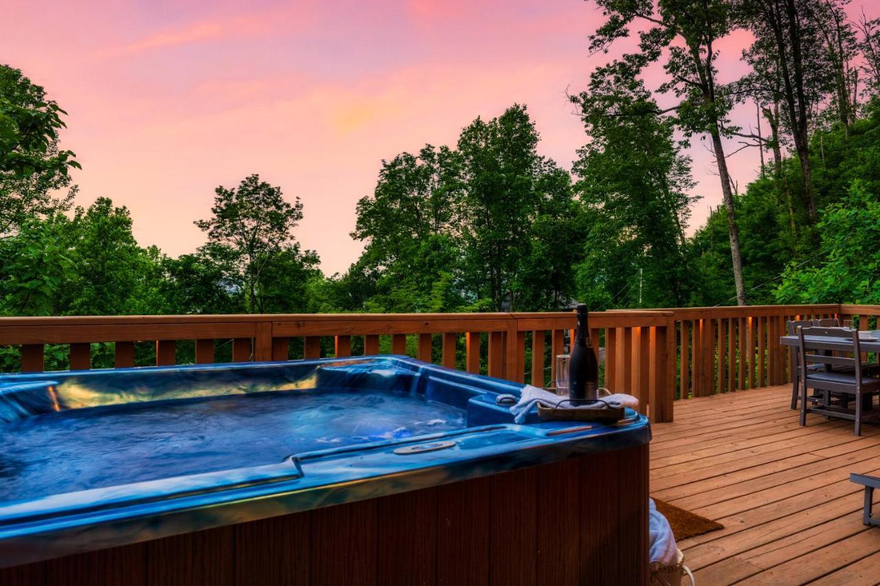 Mountainside - New Luxury Cabin-Fire Table-Hot Tub-3 Pools-Ps5-Bears Gatlinburg Exterior photo