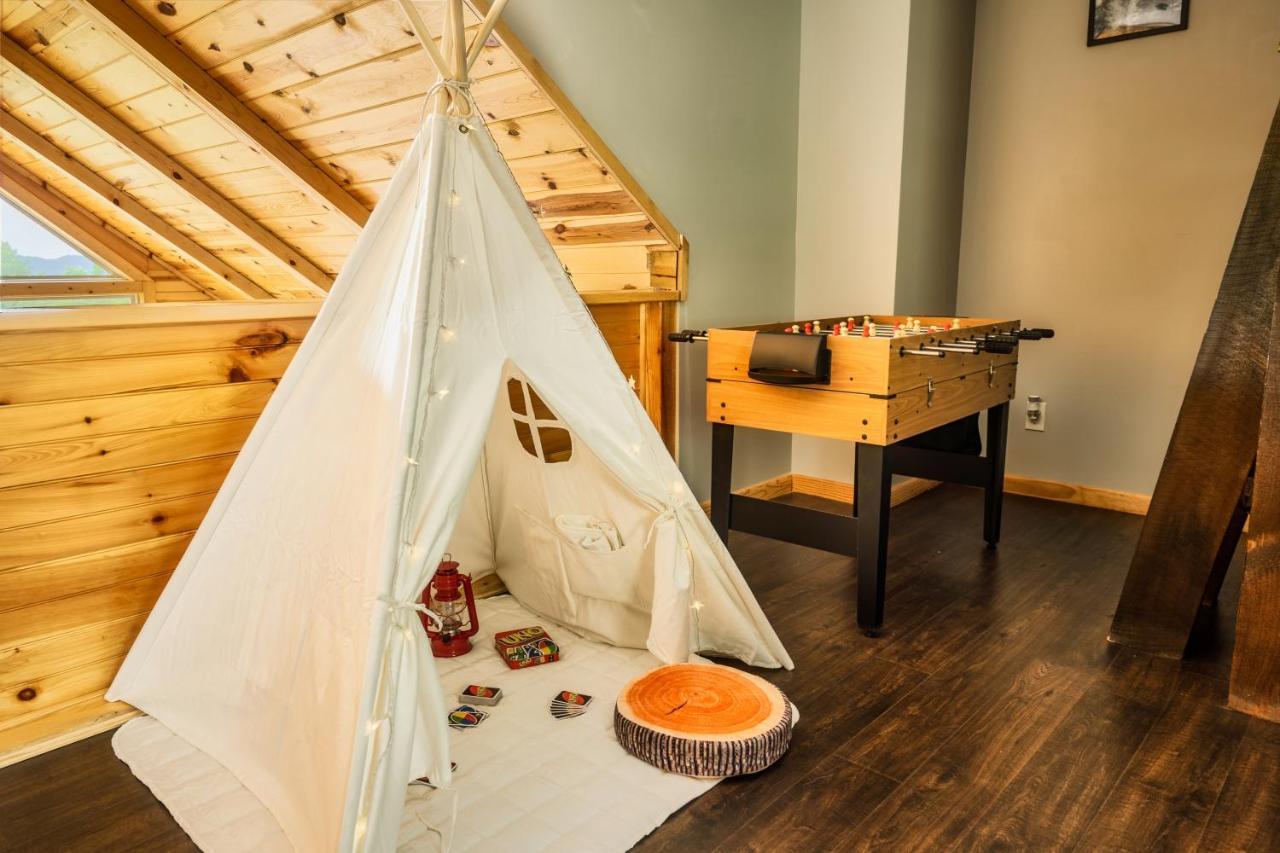 Mountainside - New Luxury Cabin-Fire Table-Hot Tub-3 Pools-Ps5-Bears Gatlinburg Exterior photo
