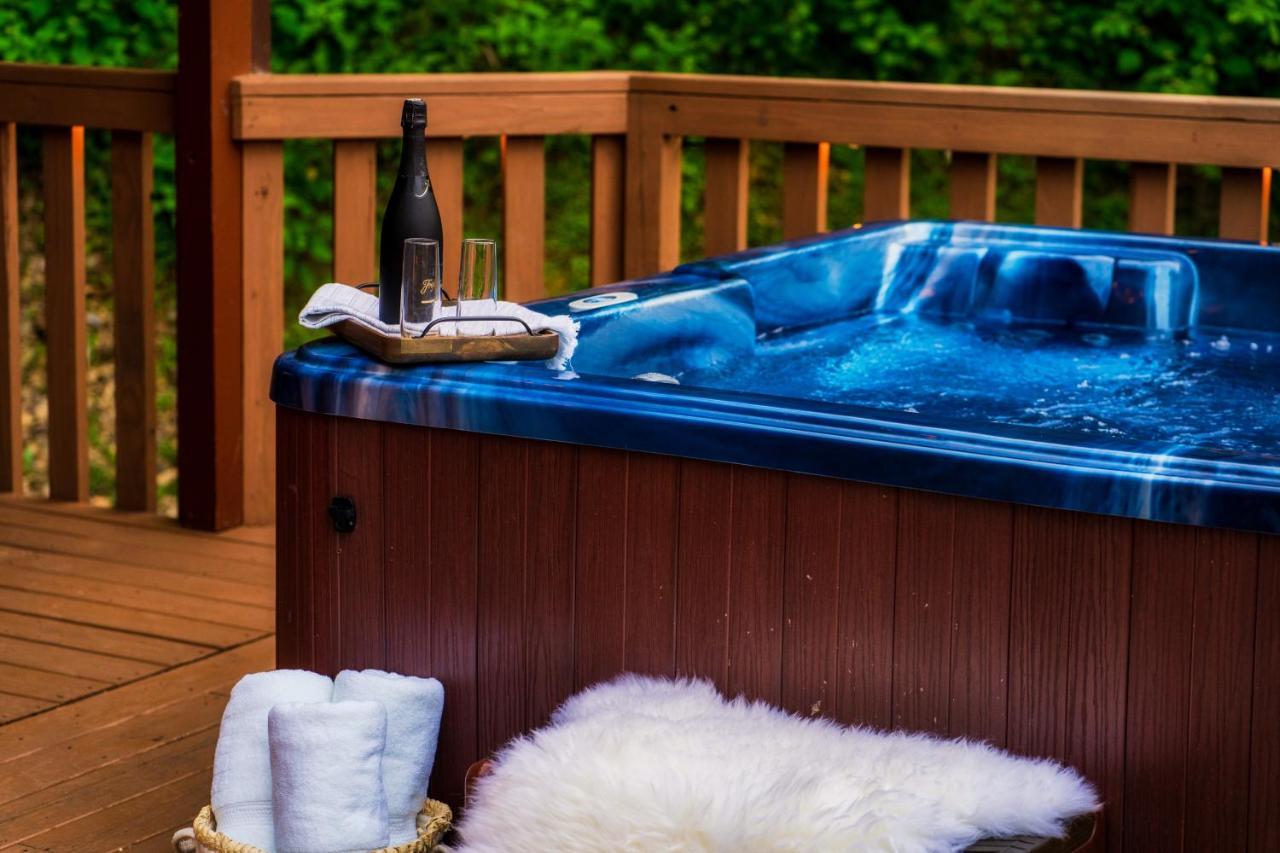 Mountainside - New Luxury Cabin-Fire Table-Hot Tub-3 Pools-Ps5-Bears Gatlinburg Exterior photo