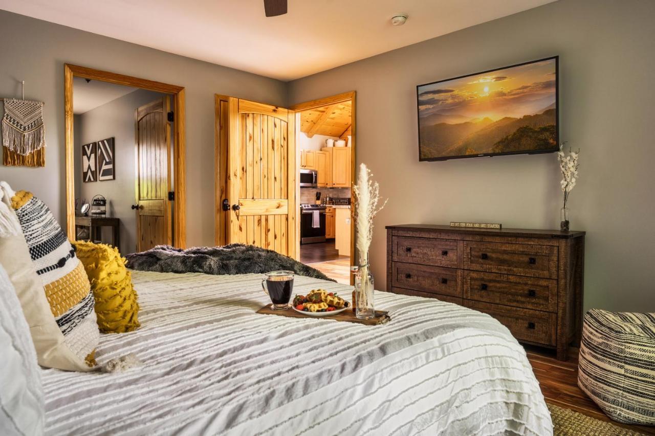 Mountainside - New Luxury Cabin-Fire Table-Hot Tub-3 Pools-Ps5-Bears Gatlinburg Exterior photo