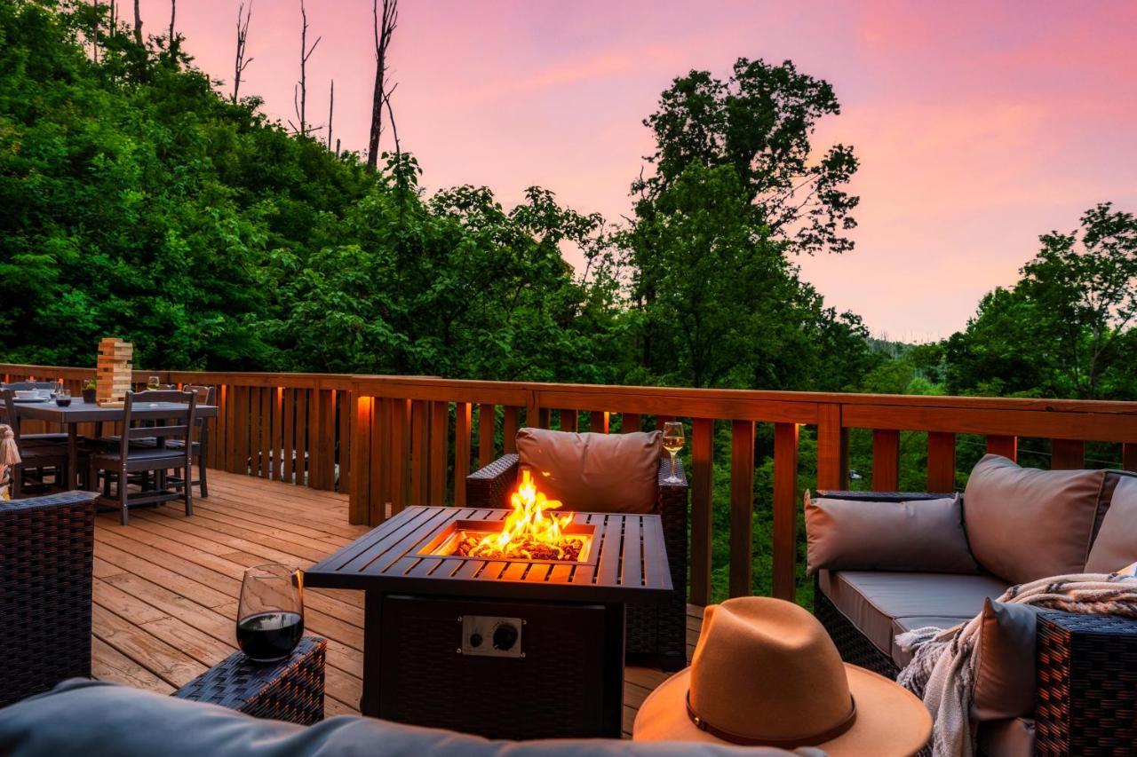 Mountainside - New Luxury Cabin-Fire Table-Hot Tub-3 Pools-Ps5-Bears Gatlinburg Exterior photo